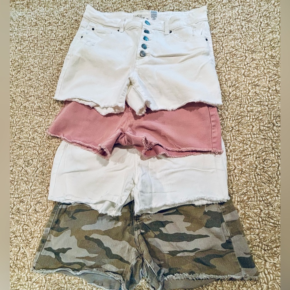 Time and Tru High-Rise 5 Button-Fly Jean Shorts in White, Pink, Camo-Bundle of 4 - Picture 12 of 12